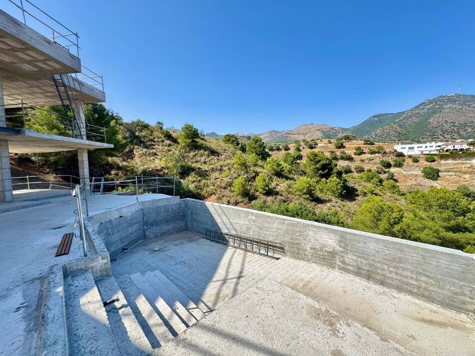 4 bedroom Villa for sale in Mijas with pool garage - € 1,850,000 (Ref: 9198339)