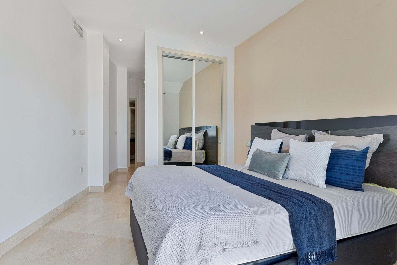 2 makuuhuone Huoneisto myytävänä paikassa Fuengirola mukana 
autotalli - 450 000 € (Ref: 9198341)