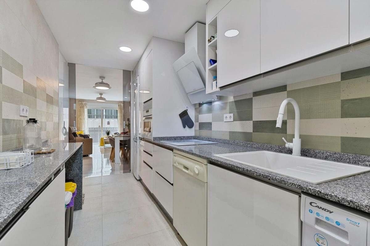 3 bedroom Apartment for sale in Fuengirola - € 445,000 (Ref: 9198342)