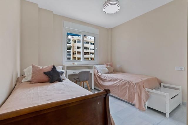 3 bedroom Apartment for sale in Fuengirola - € 445,000 (Ref: 9198342)