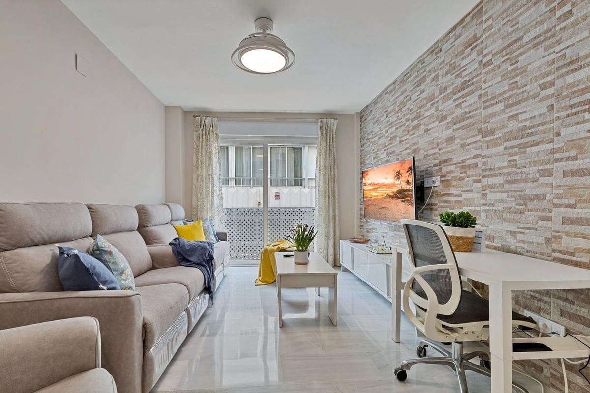 3 bedroom Apartment for sale in Fuengirola - € 445,000 (Ref: 9198342)