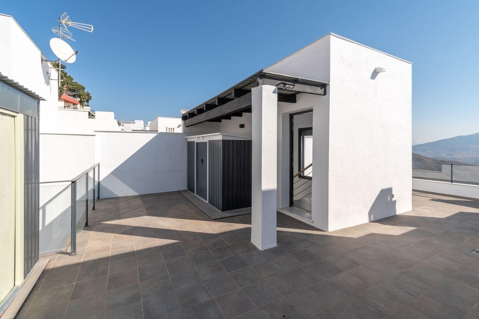 4 makuuhuone Omakotitalo myytävänä paikassa Marbella mukana uima-altaan 
autotalli - 690 000 € (Ref: 9200227)