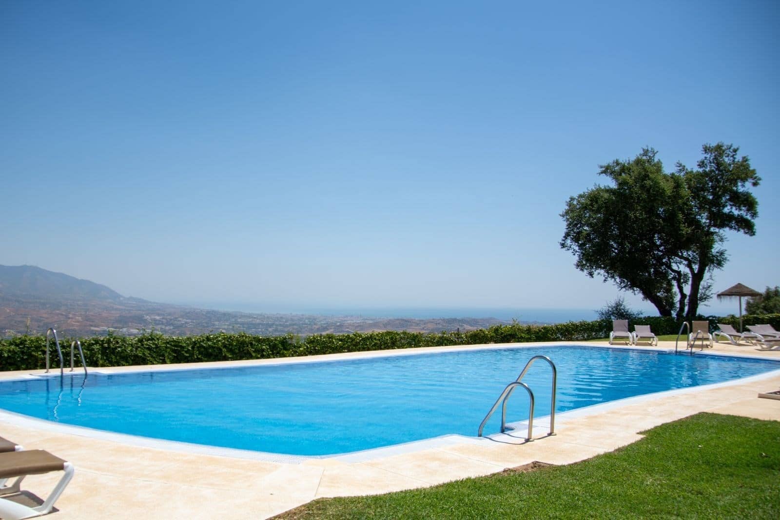 4 makuuhuone Omakotitalo myytävänä paikassa Marbella mukana uima-altaan 
autotalli - 690 000 € (Ref: 9200227)