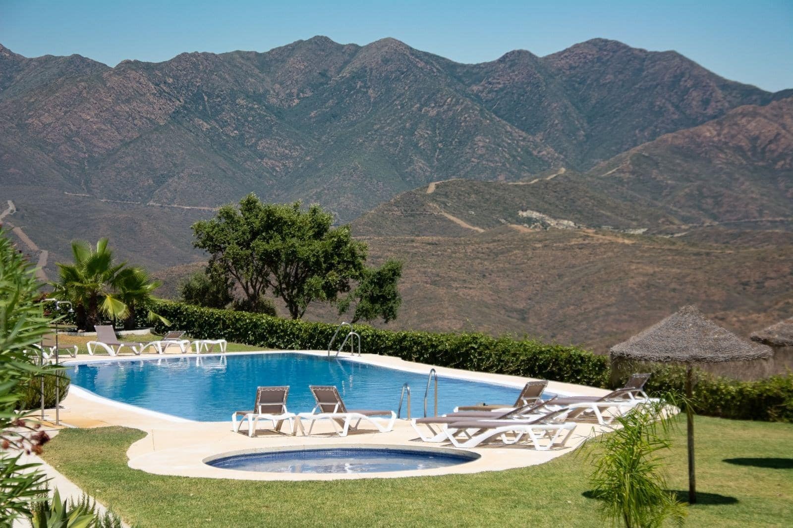 4 makuuhuone Omakotitalo myytävänä paikassa Marbella mukana uima-altaan 
autotalli - 690 000 € (Ref: 9200227)