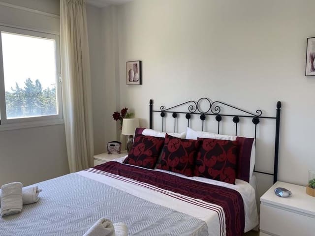 Apartamento de 3 habitaciones en New Golden Mile, Estepona en venta con piscina garaje - 475.000 € (Ref: 9200230)