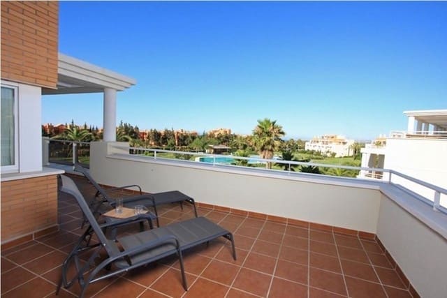 Apartamento de 3 habitaciones en New Golden Mile, Estepona en venta con piscina garaje - 475.000 € (Ref: 9200230)