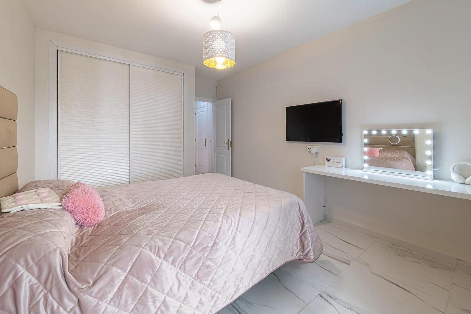 3 bedroom Apartment for sale in Marbella with pool garage - € 735,000 (Ref: 9200231)