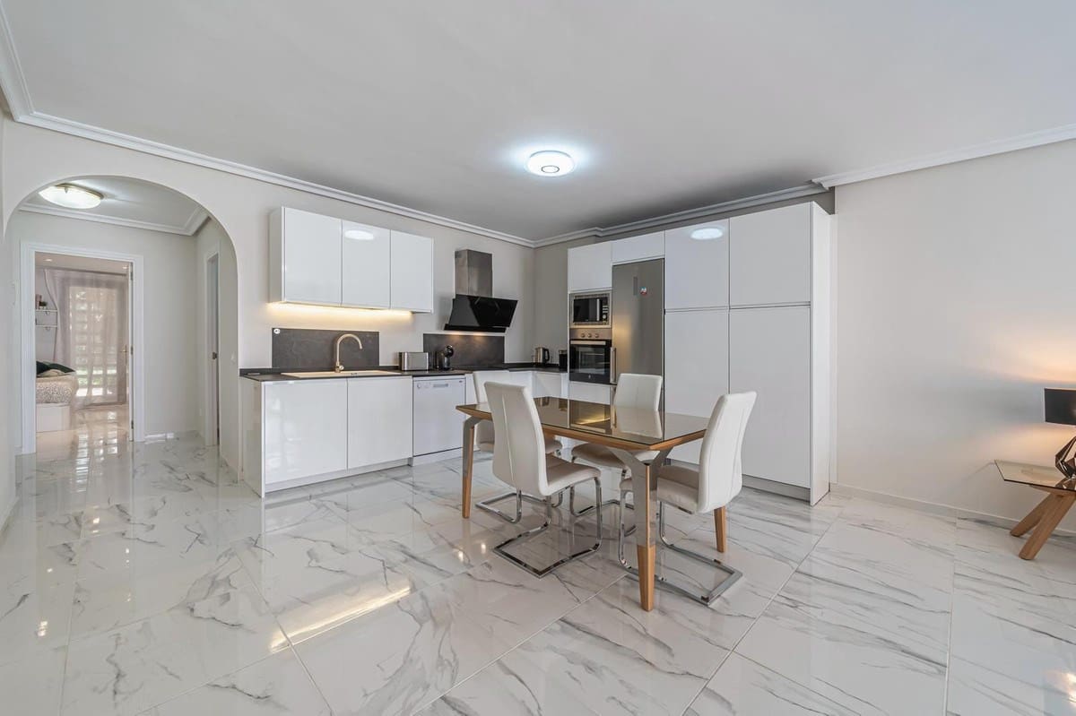 3 bedroom Apartment for sale in Marbella with pool garage - € 735,000 (Ref: 9200231)