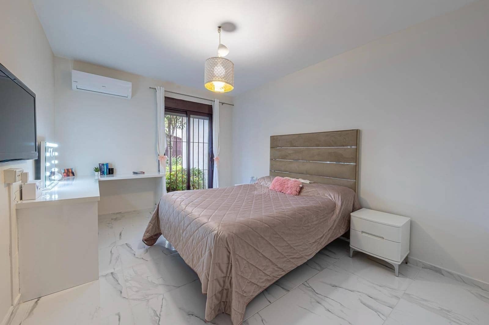 3 bedroom Apartment for sale in Marbella with pool garage - € 735,000 (Ref: 9200231)