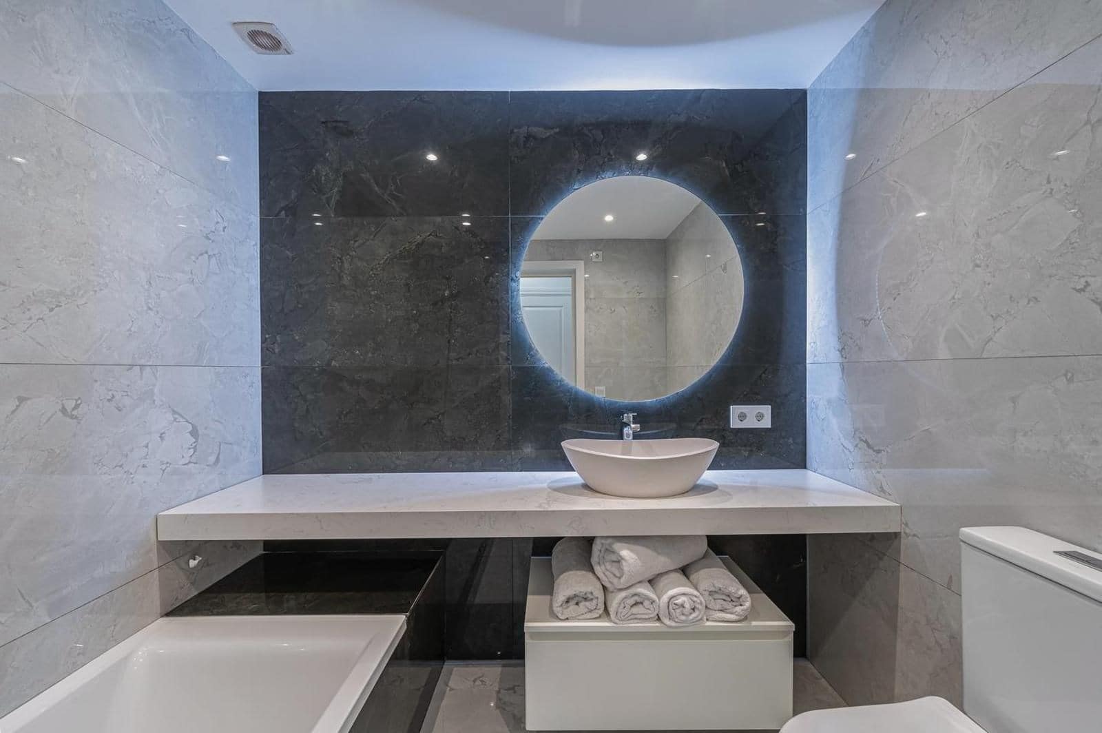 3 bedroom Apartment for sale in Marbella with pool garage - € 735,000 (Ref: 9200231)