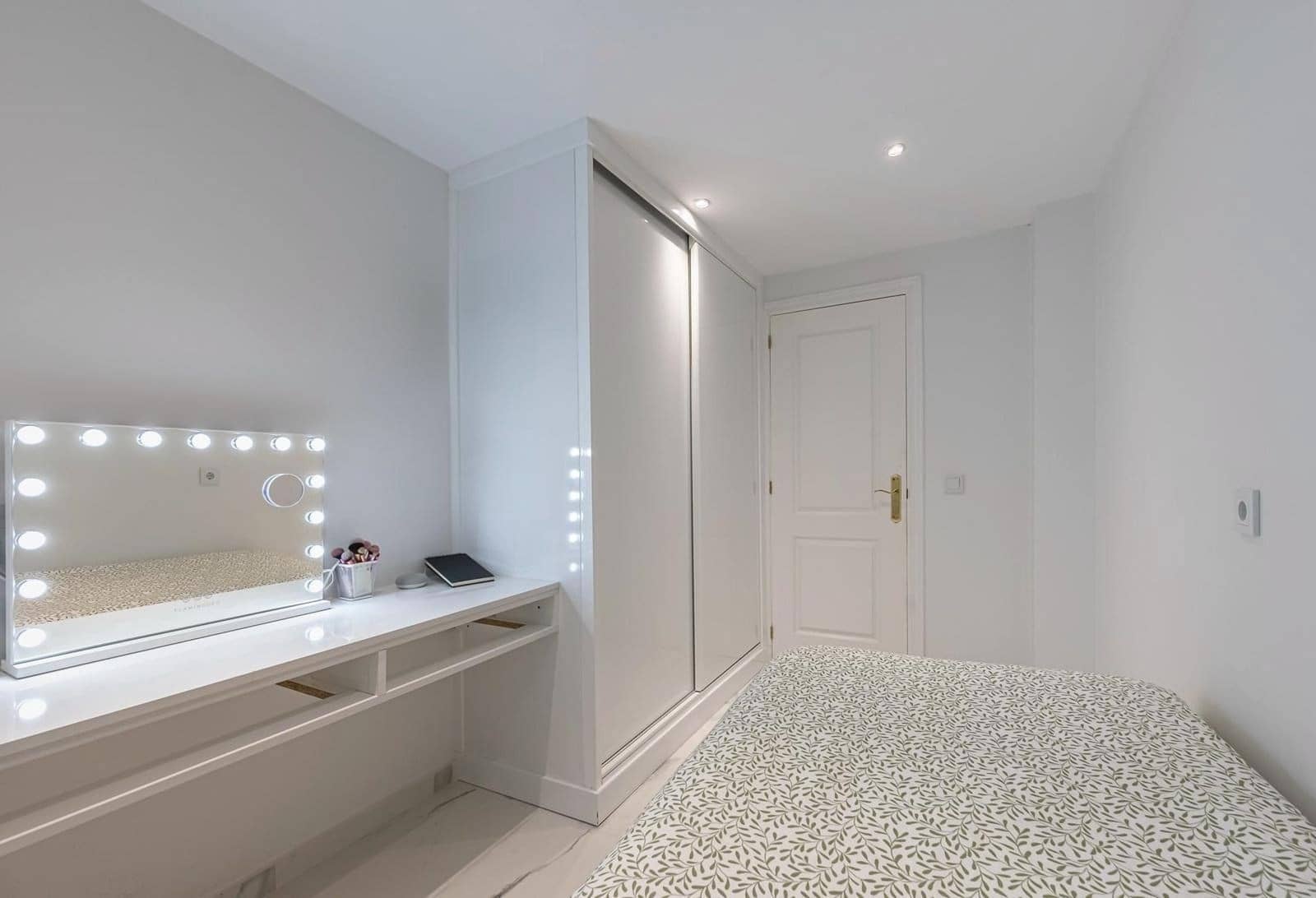 3 bedroom Apartment for sale in Marbella with pool garage - € 735,000 (Ref: 9200231)