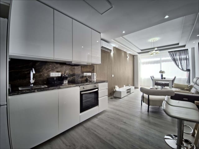 Apartamento de 2 habitaciones en Marbella en venta con piscina - 575.000 € (Ref: 9200233)