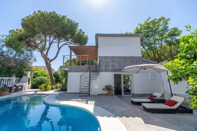 Chalet de 4 habitaciones en Marbella en venta con piscina garaje - 1.350.000 € (Ref: 9207497)