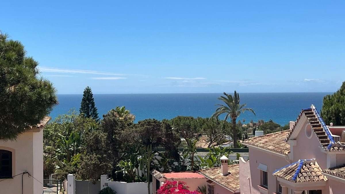 Chalet de 4 habitaciones en Marbella en venta con piscina garaje - 1.350.000 € (Ref: 9207497)