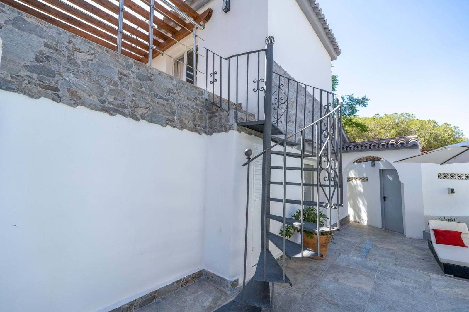 Chalet de 4 habitaciones en Marbella en venta con piscina garaje - 1.350.000 € (Ref: 9207497)