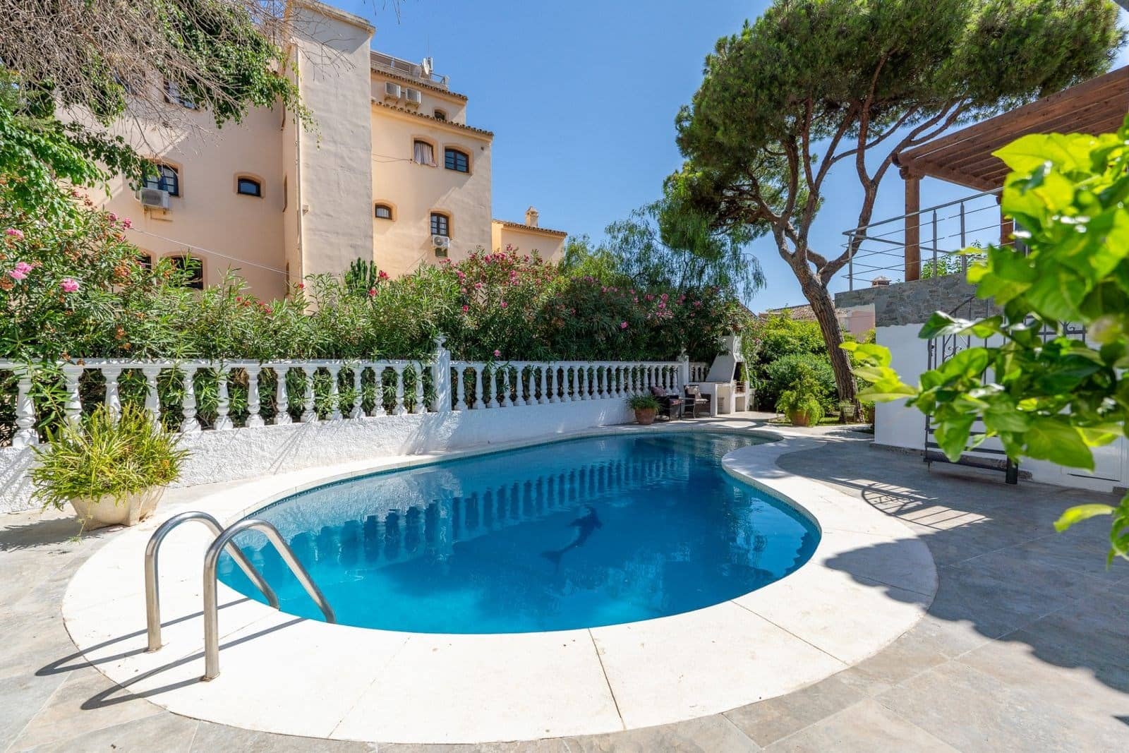 Chalet de 4 habitaciones en Marbella en venta con piscina garaje - 1.350.000 € (Ref: 9207497)