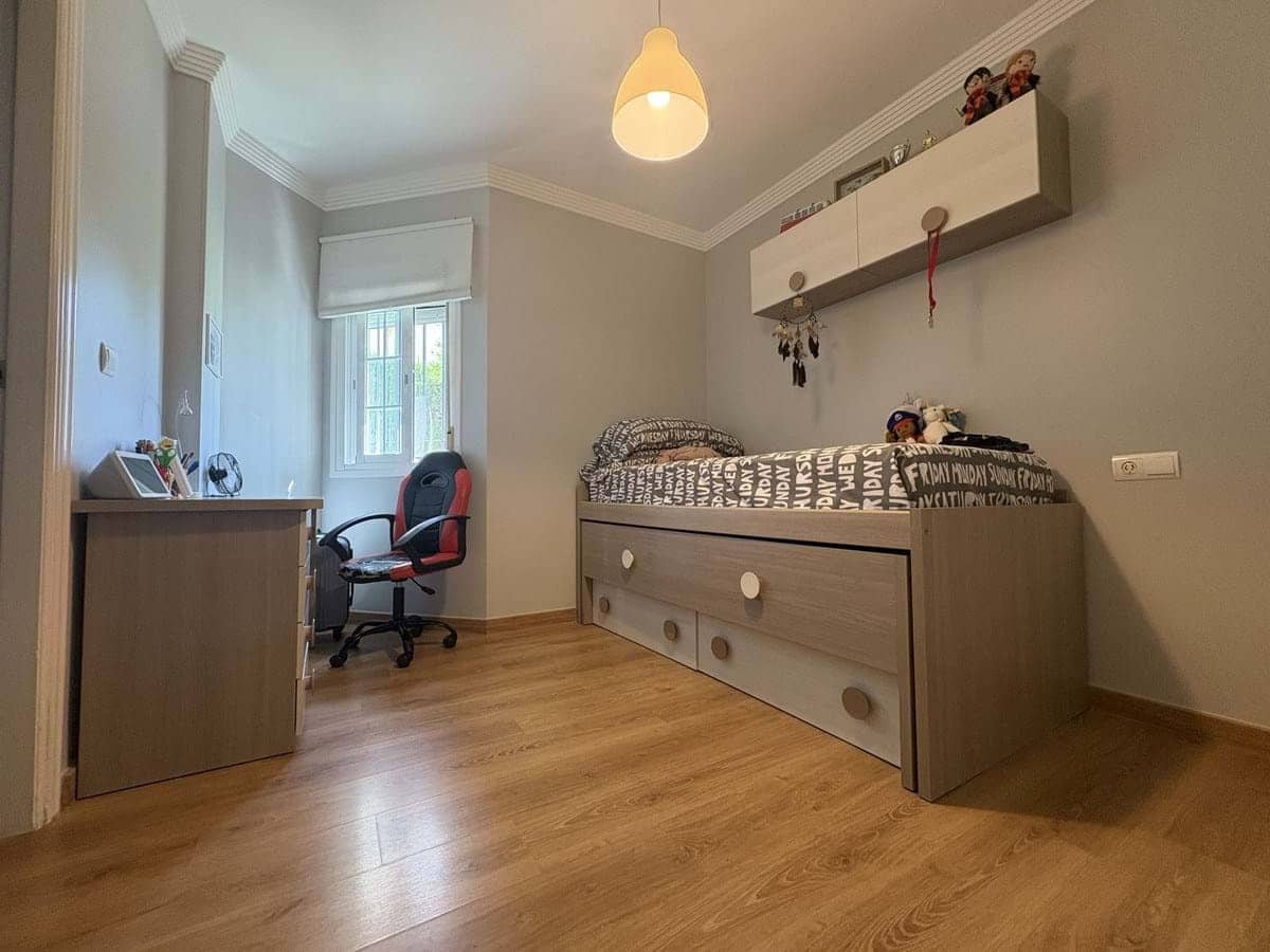 Apartamento de 2 habitaciones en New Golden Mile en venta con piscina garaje - 300.000 € (Ref: 9207498)