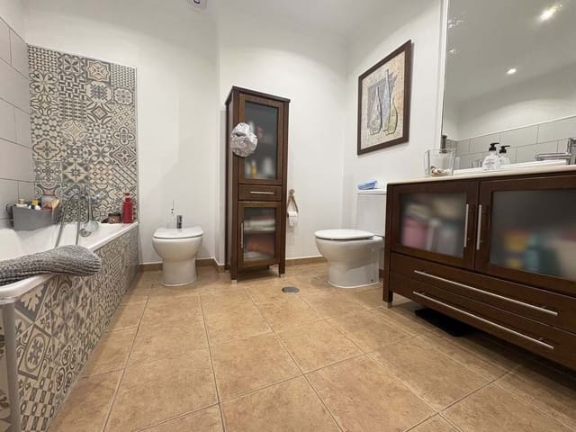 Apartamento de 2 habitaciones en Nueva Atalaya, Estepona en venta con piscina garaje - 300.000 € (Ref: 9207498)