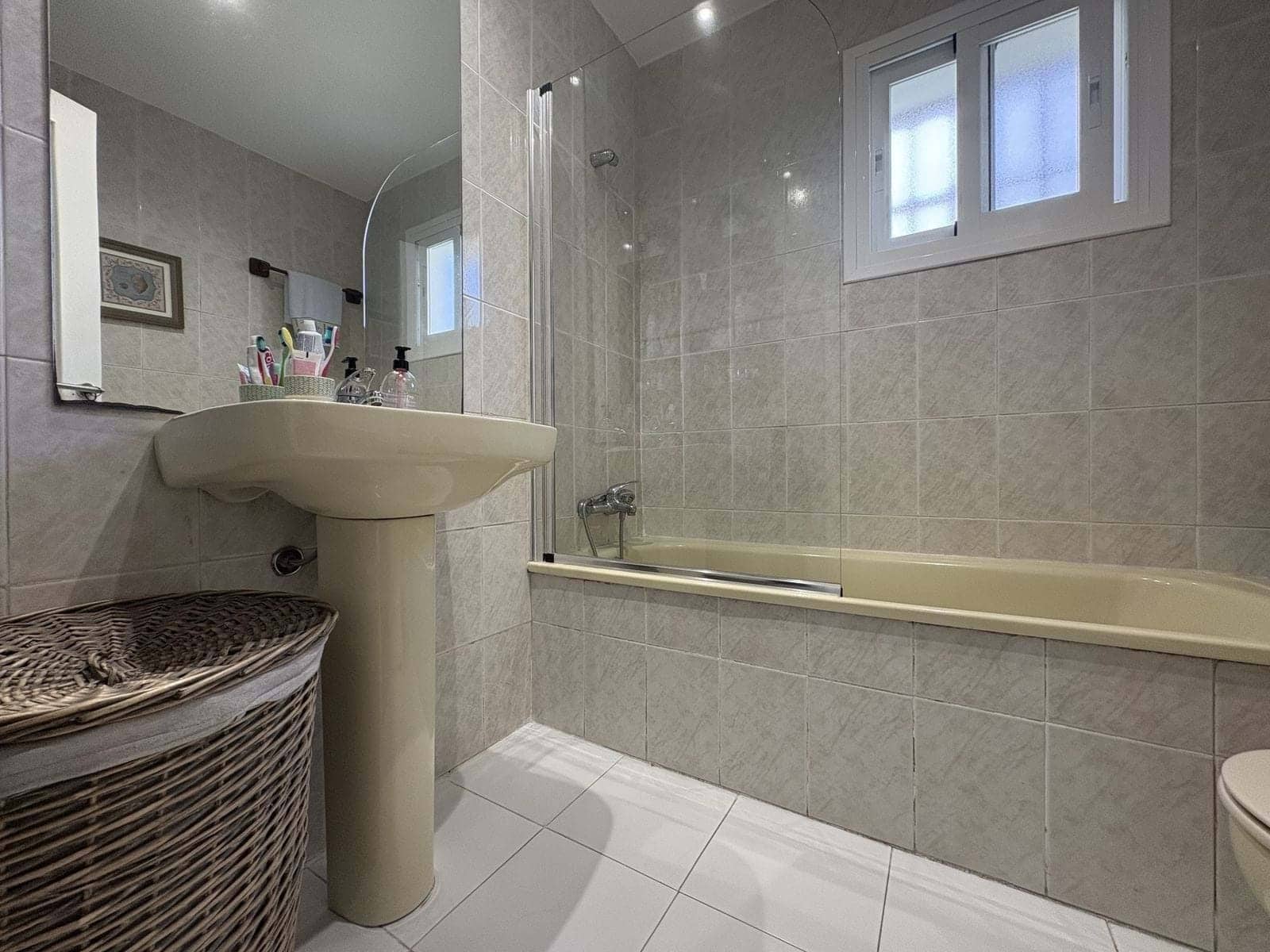 Apartamento de 2 habitaciones en New Golden Mile en venta con piscina garaje - 300.000 € (Ref: 9207498)