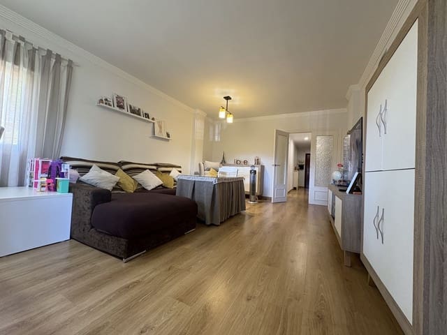 Apartamento de 2 habitaciones en Nueva Atalaya, Estepona en venta con piscina garaje - 300.000 € (Ref: 9207498)