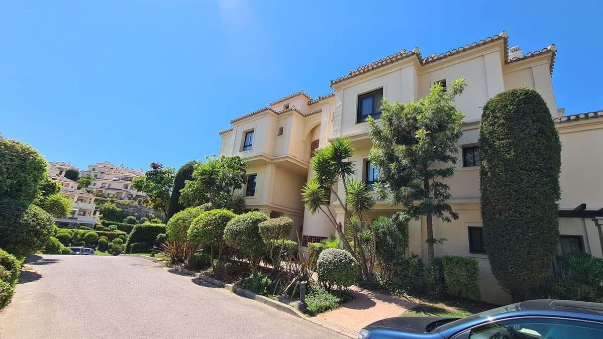 2 soverom Leilighet til salgs i Benahavis med svømmebasseng garasje - € 585 000 (Ref: 9207694)