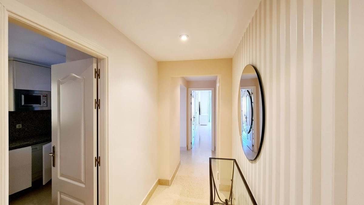 2 soverom Leilighet til salgs i Benahavis med svømmebasseng garasje - € 585 000 (Ref: 9207694)