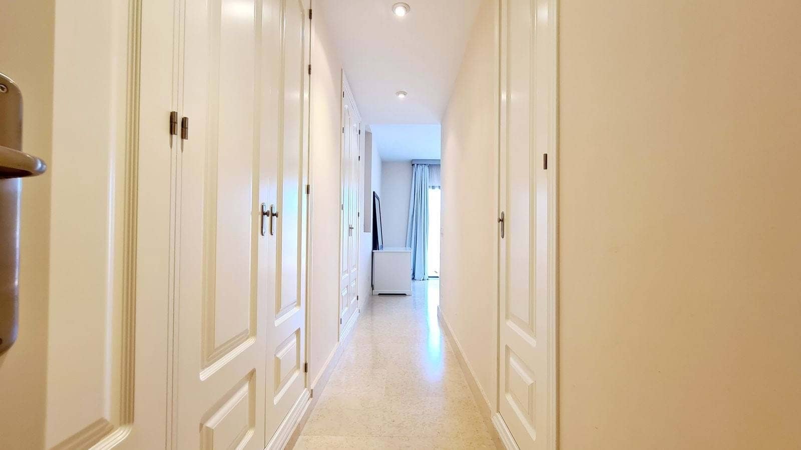 2 soverom Leilighet til salgs i Benahavis med svømmebasseng garasje - € 585 000 (Ref: 9207694)