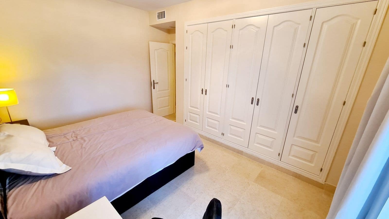 2 soverom Leilighet til salgs i Benahavis med svømmebasseng garasje - € 585 000 (Ref: 9207694)