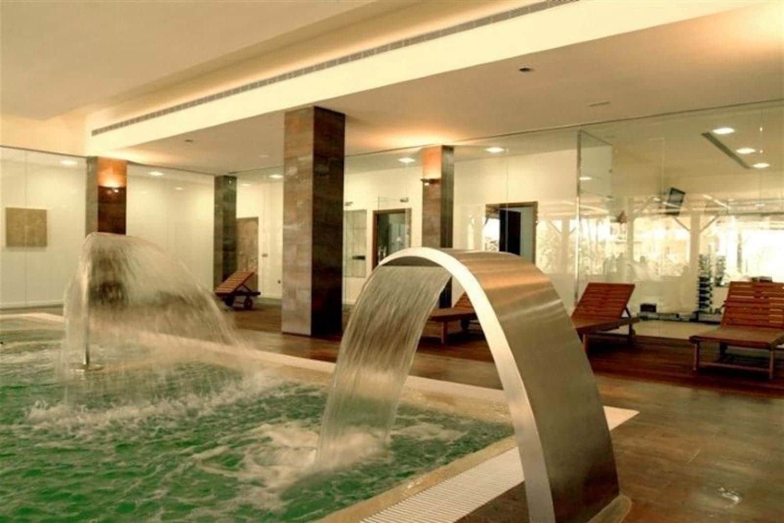 2 soverom Leilighet til salgs i Benahavis med svømmebasseng garasje - € 585 000 (Ref: 9207694)