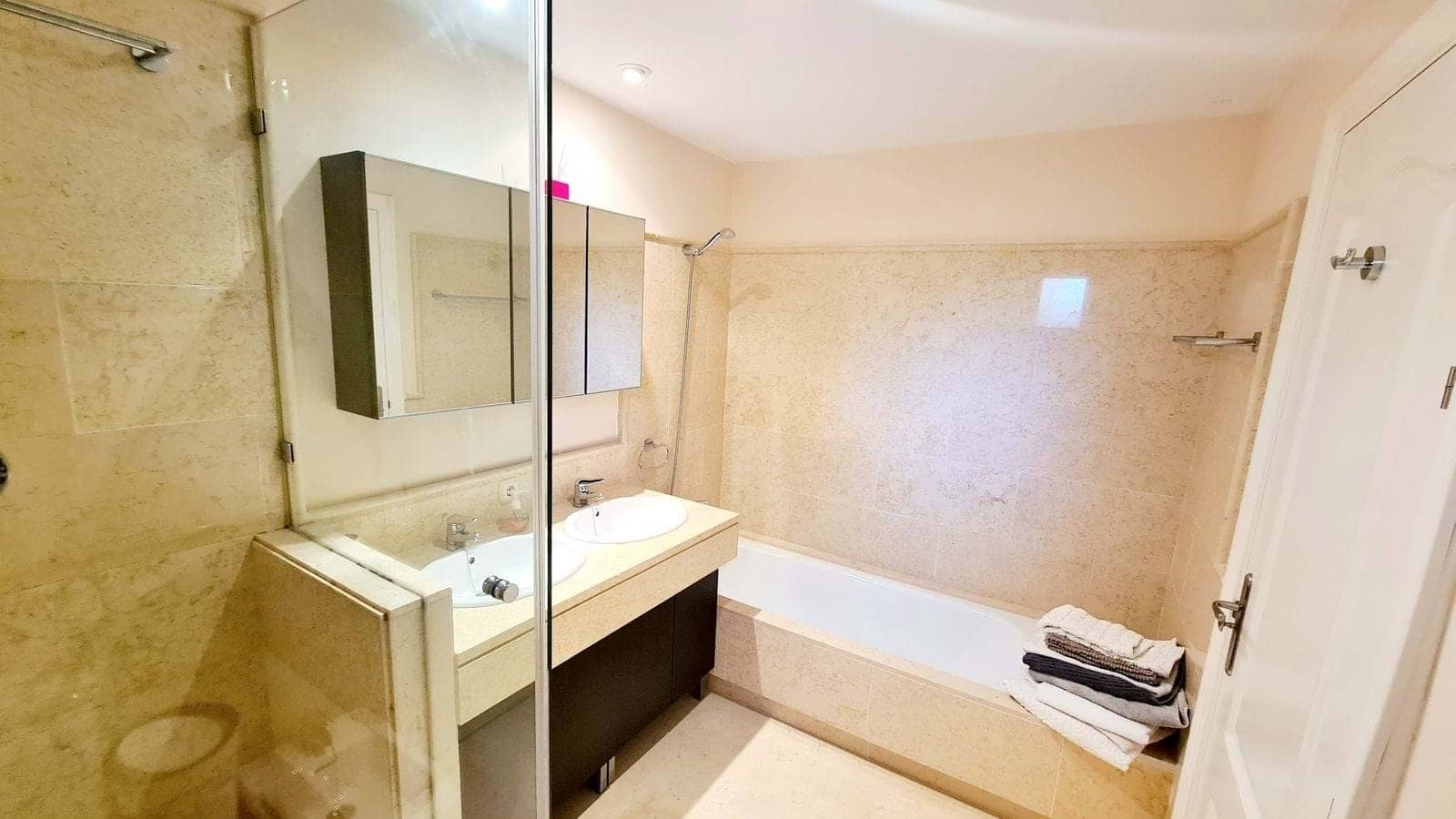 2 soverom Leilighet til salgs i Benahavis med svømmebasseng garasje - € 585 000 (Ref: 9207694)