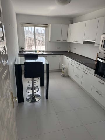 6 sypialnia Willa na sprzedaż w Marbella z basenem garażem - 1 495 000 € (Ref: 9207808)