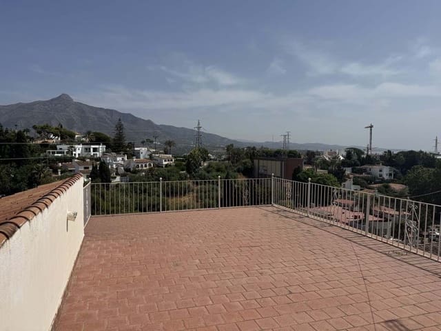 6 sypialnia Willa na sprzedaż w Marbella z basenem garażem - 1 495 000 € (Ref: 9207808)