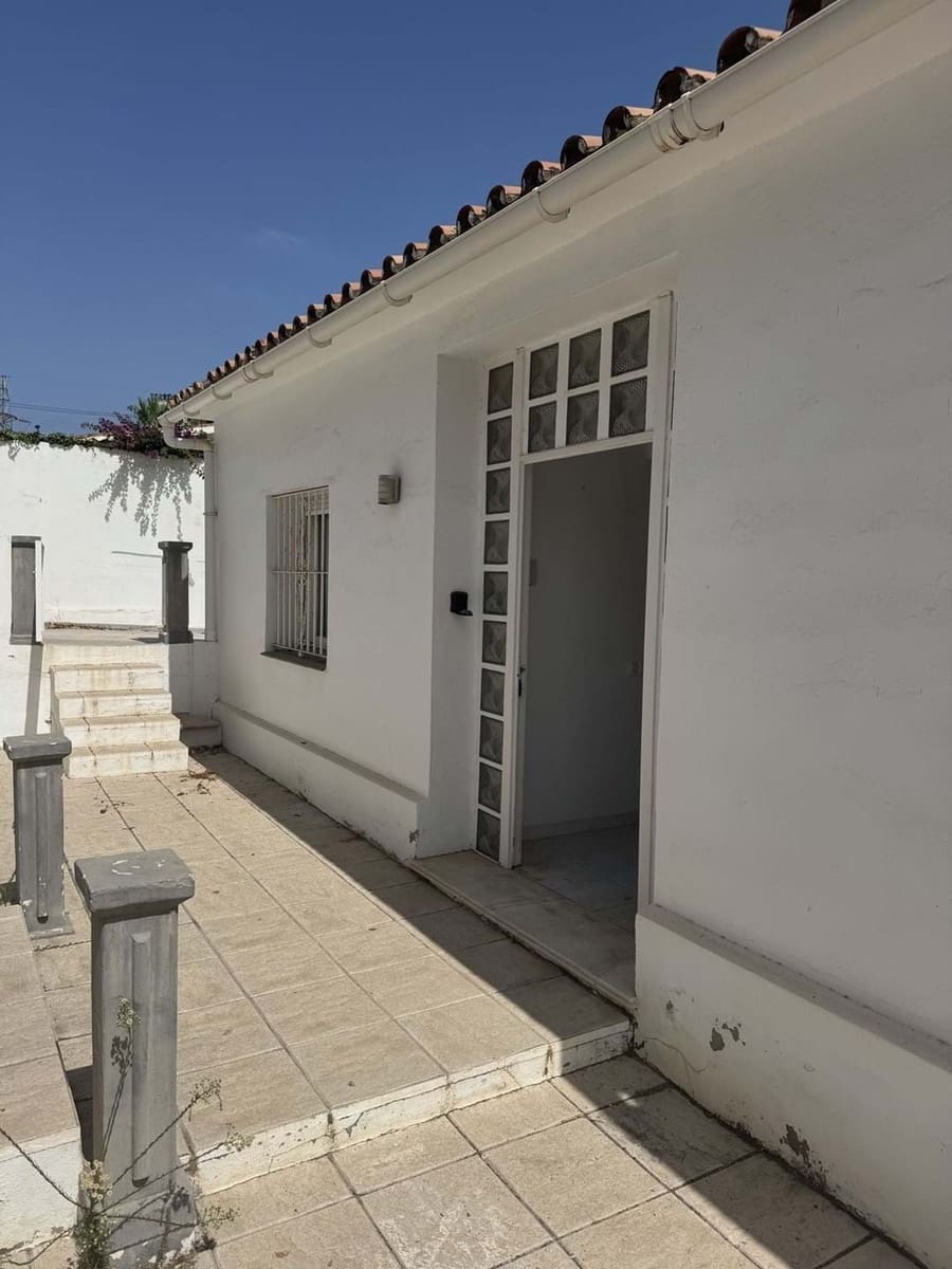 6 sypialnia Willa na sprzedaż w Marbella z basenem garażem - 1 495 000 € (Ref: 9207808)