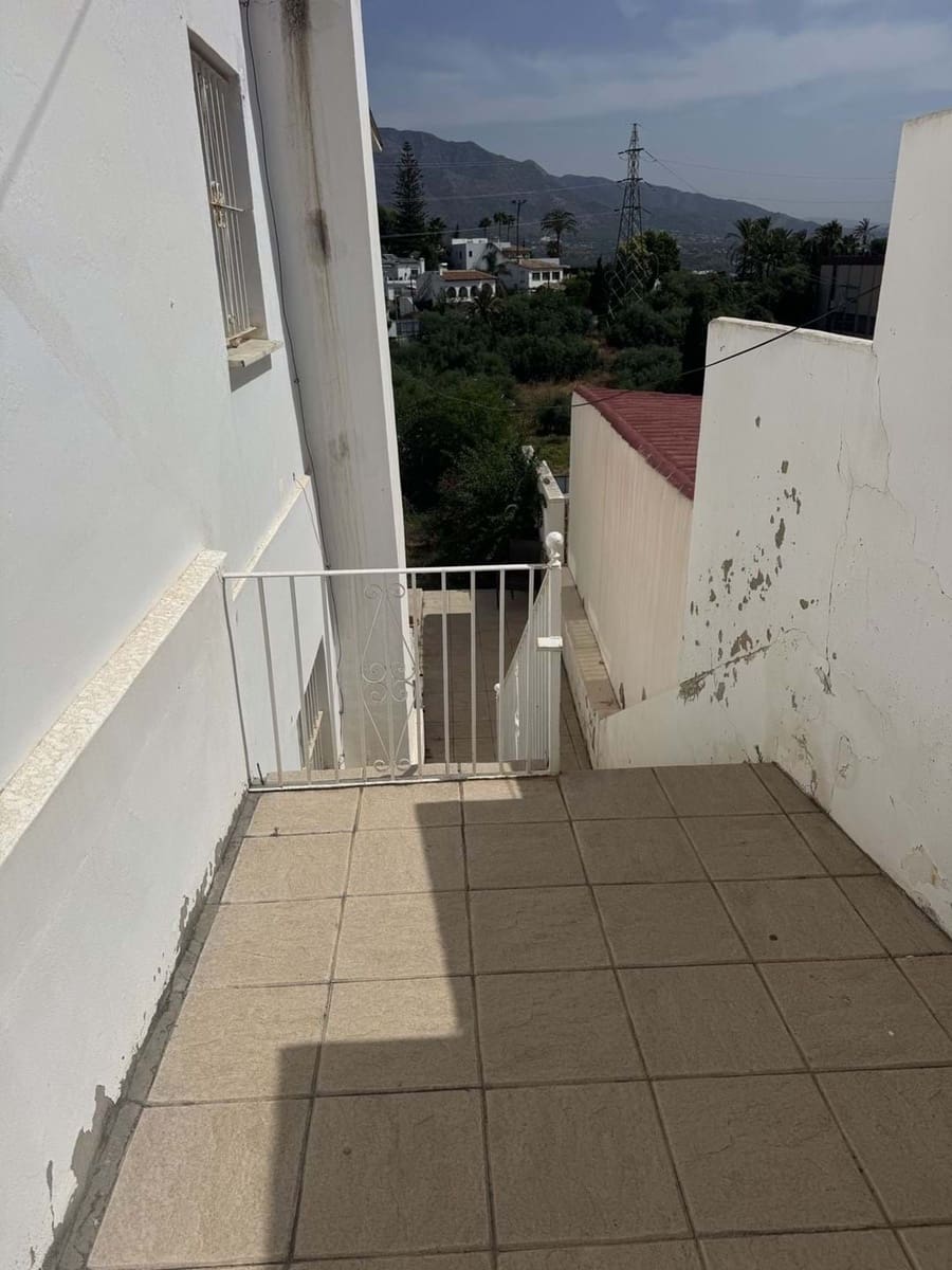 6 sypialnia Willa na sprzedaż w Marbella z basenem garażem - 1 495 000 € (Ref: 9207808)