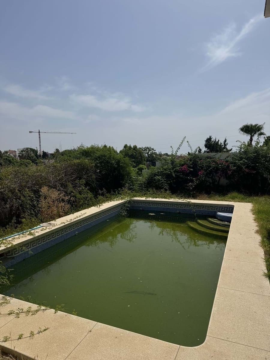 6 sypialnia Willa na sprzedaż w Marbella z basenem garażem - 1 495 000 € (Ref: 9207808)