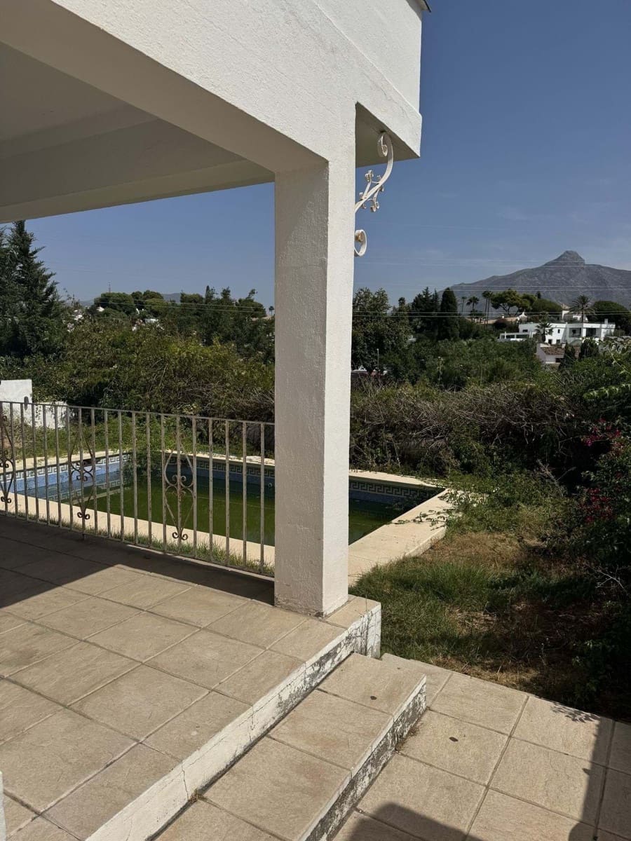 6 sypialnia Willa na sprzedaż w Marbella z basenem garażem - 1 495 000 € (Ref: 9207808)