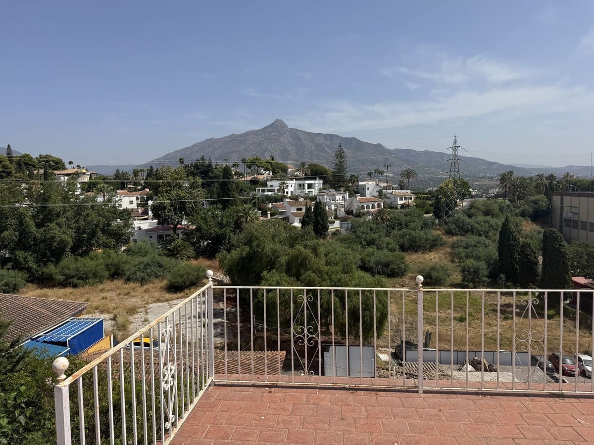 6 sypialnia Willa na sprzedaż w Marbella z basenem garażem - 1 495 000 € (Ref: 9207808)