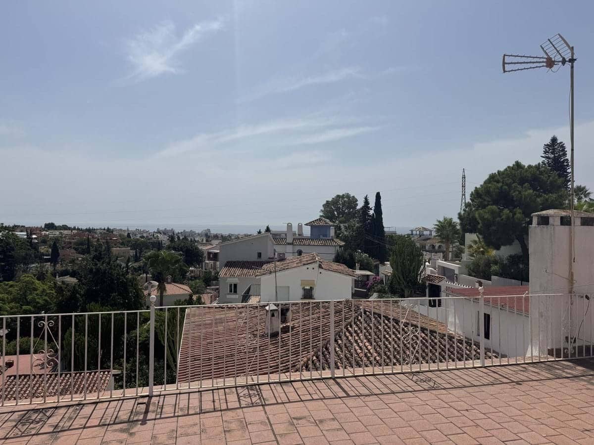 6 sypialnia Willa na sprzedaż w Marbella z basenem garażem - 1 495 000 € (Ref: 9207808)