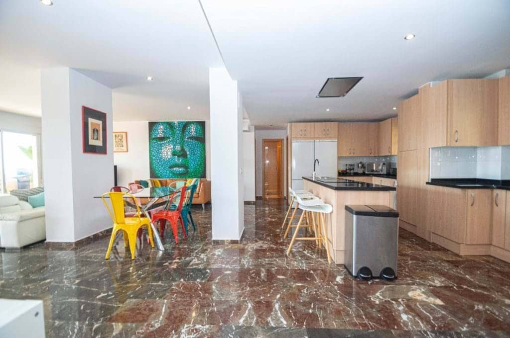 4 makuuhuone Huoneisto myytävänä paikassa Fuengirola mukana uima-altaan 
autotalli - 549 000 € (Ref: 9208062)