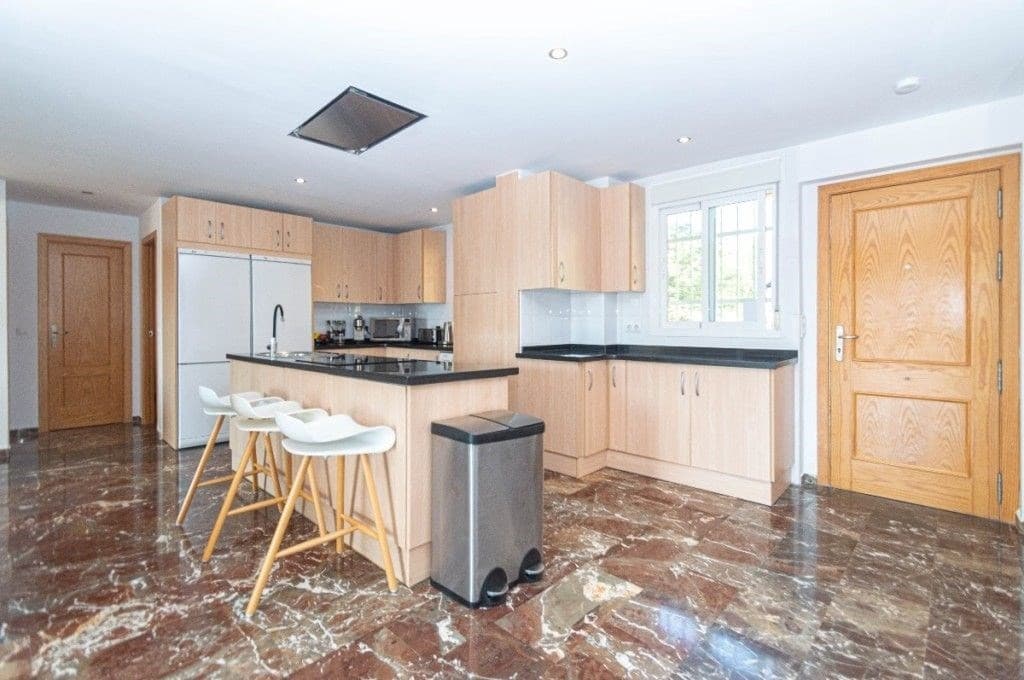 4 makuuhuone Huoneisto myytävänä paikassa Fuengirola mukana uima-altaan 
autotalli - 549 000 € (Ref: 9208062)