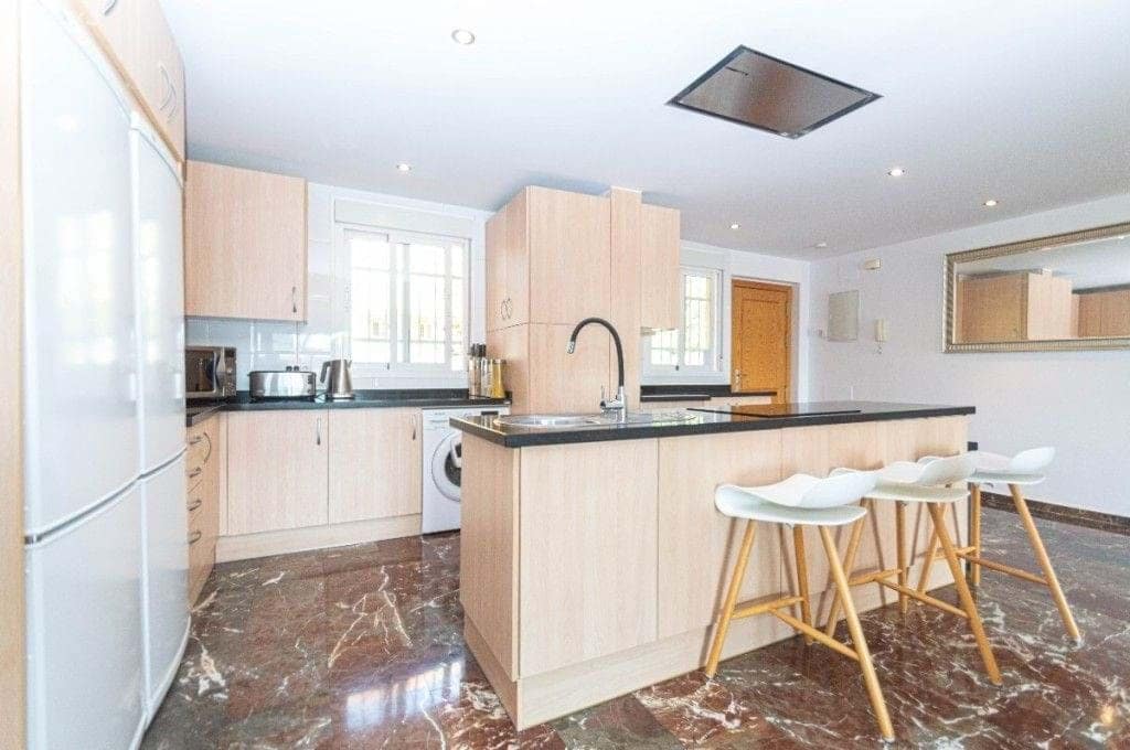 4 makuuhuone Huoneisto myytävänä paikassa Fuengirola mukana uima-altaan 
autotalli - 549 000 € (Ref: 9208062)