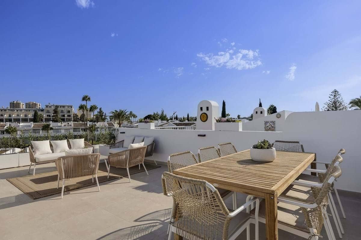 3 bedroom Apartment for sale in Marbella with pool garage - € 690,000 (Ref: 9208063)