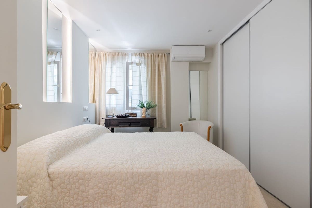 2 bedroom Apartment for sale in Marbella with pool garage - € 999,000 (Ref: 9208064)