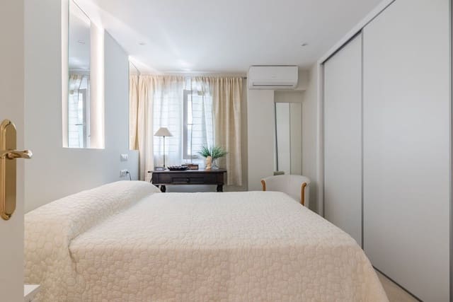 2 bedroom Apartment for sale in Marbella with pool garage - € 999,000 (Ref: 9208064)