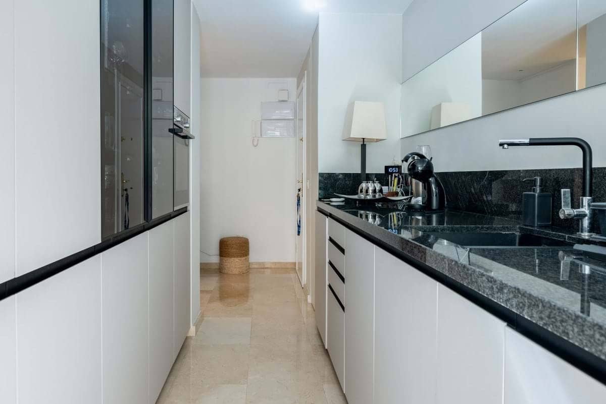 2 bedroom Apartment for sale in Marbella with pool garage - € 999,000 (Ref: 9208064)