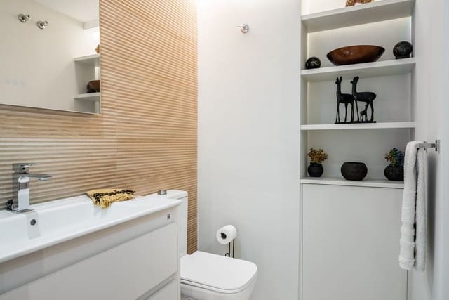 2 bedroom Apartment for sale in Marbella with pool garage - € 999,000 (Ref: 9208064)