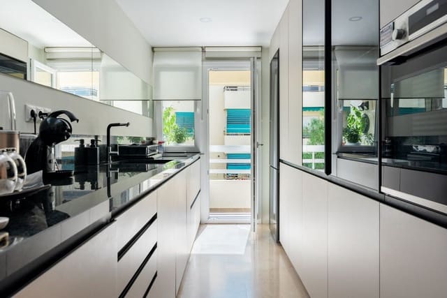 2 bedroom Apartment for sale in Marbella with pool garage - € 999,000 (Ref: 9208064)