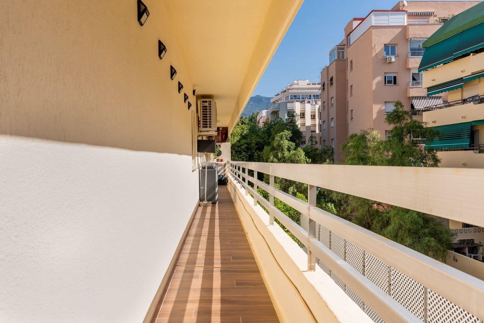 2 bedroom Apartment for sale in Marbella with pool garage - € 999,000 (Ref: 9208064)