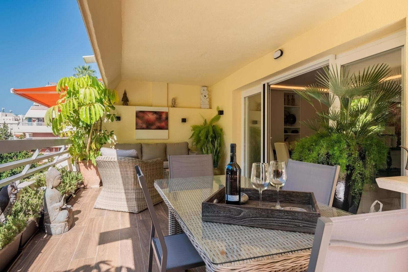 2 bedroom Apartment for sale in Marbella with pool garage - € 999,000 (Ref: 9208064)