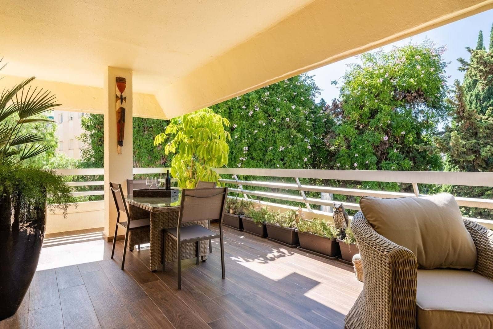 2 bedroom Apartment for sale in Marbella with pool garage - € 999,000 (Ref: 9208064)